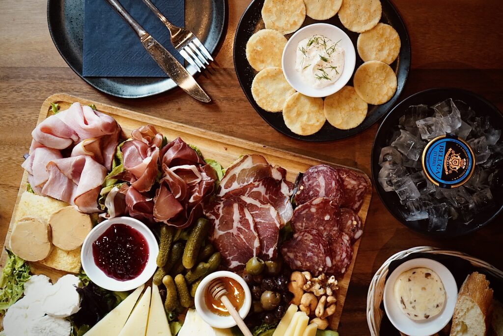 The Authentique - Wine bar and Crêperie